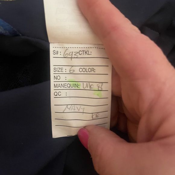 MORI LEE PROM/BRIDESMAID GOWN 693 Size 6 - Picture 10 of 10